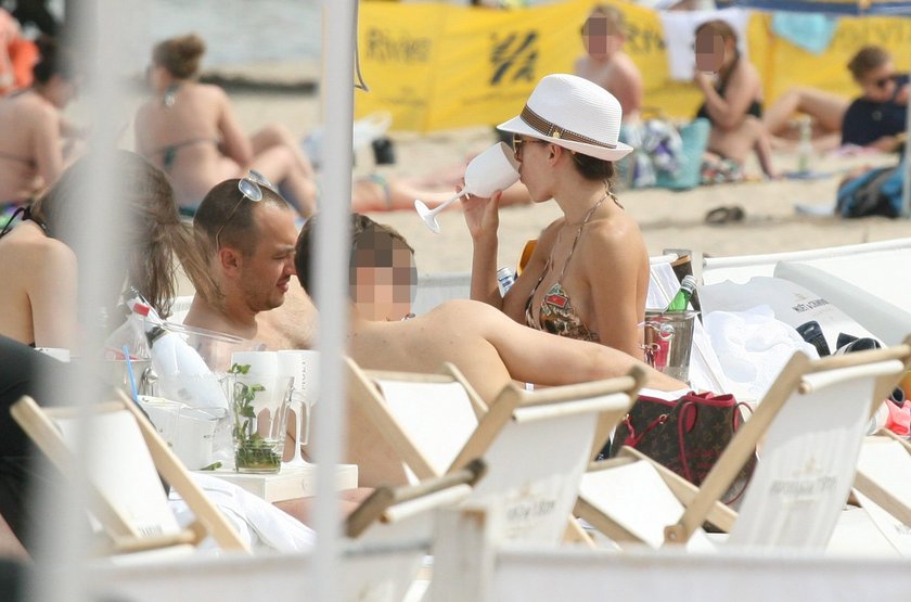 Ewa Chodakowska w bikini na plaży w Sopocie z mężem