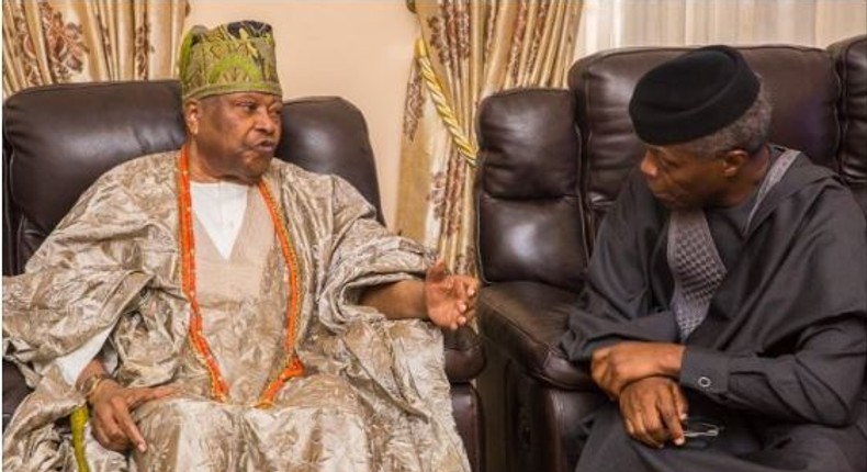 The Awujale of Ijebu Land, Oba Sikiru Kayode Adetona during Vice President Osinbajo's  meeting with the monarch on security. (TheCable)