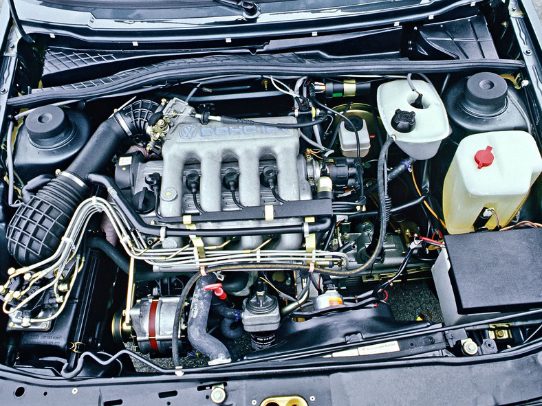 Volkswagen GTI MK2(1984)