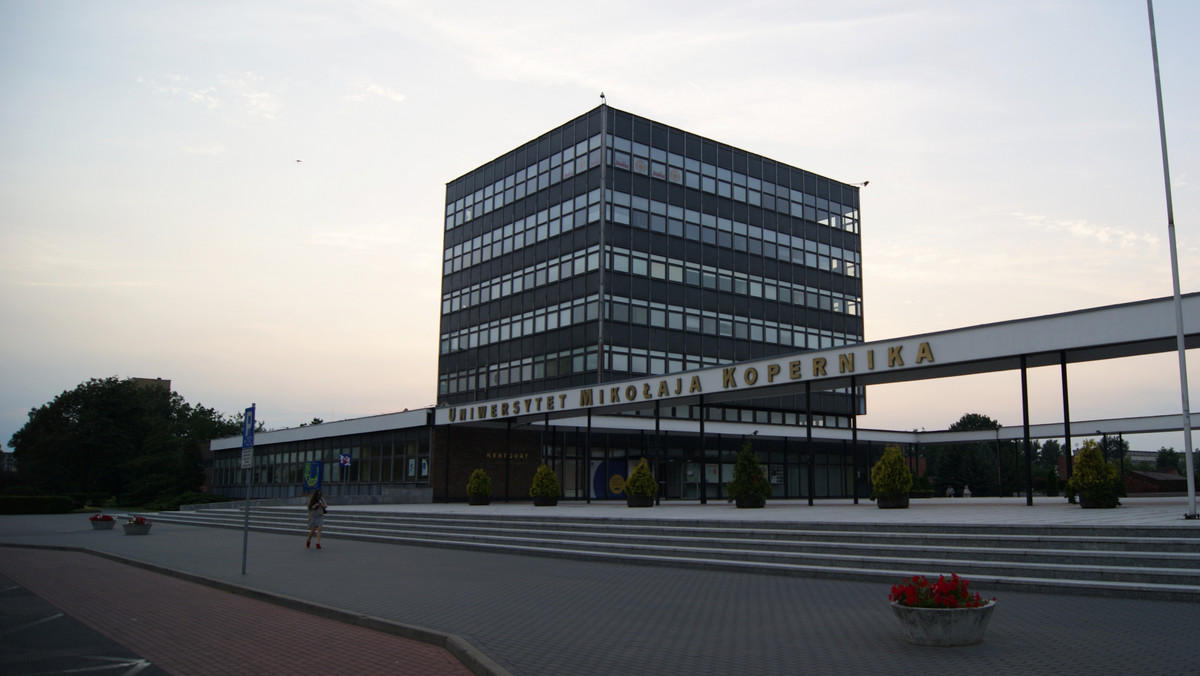 Toruński Uniwersytet Mikołaja Kopernika znalazł się w czołowym TOP 1000 prestiżowego rankingu Times Higher Education World University Ranking, który obejmuje najlepsze szkoły wyższe na świecie.