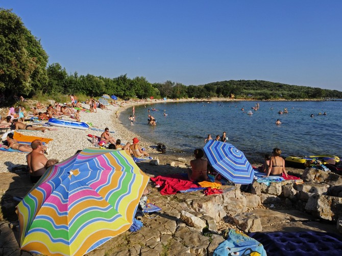 Slika sa plaže u Hrvatskoj skandalizovala sve, ovakav prizor se prvi put viđa