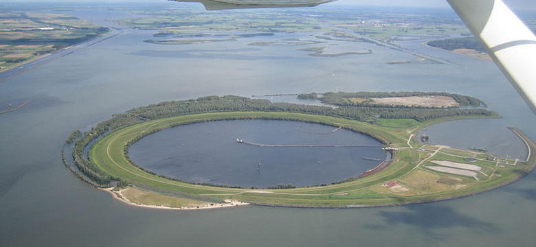 Groźne, okrągłe jezioro na środku... jeziora w Holandii