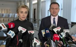 Lewica zarzuca PiS, że akcja CBA ma odwrócić uwagę od gestu Lichockiej [WIDEO]