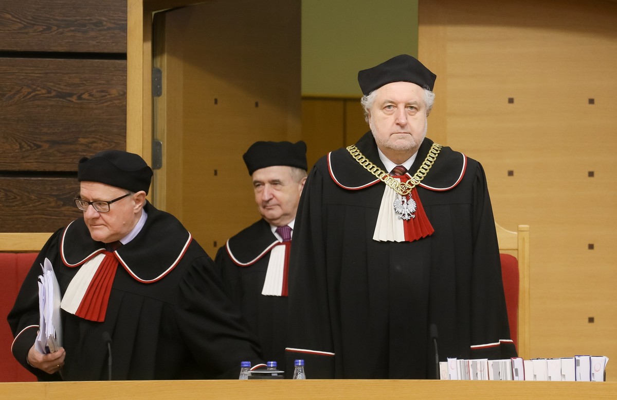W rezolucji Parlament Europejski wyraża zaniepokojenie, że paraliż Trybunału Konstytucyjnego w Polsce zagraża demokracji, prawom człowieka i rządom prawa
