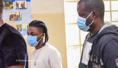 Nigerian singers Omah Lay and Tems charged to court in Uganda for disobeying COVID-19 protocols