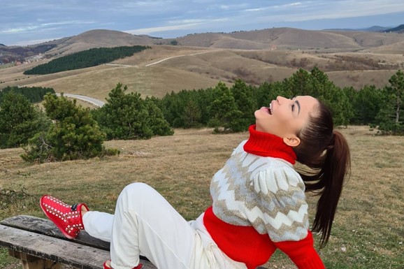 NAŠA PEVAČICA NAPRAVILA FARMU U ŽITORAĐI Kupila pauna, imala magarca i patuljaste jariće: "Komšije su se pitale kakva to deca plaču"