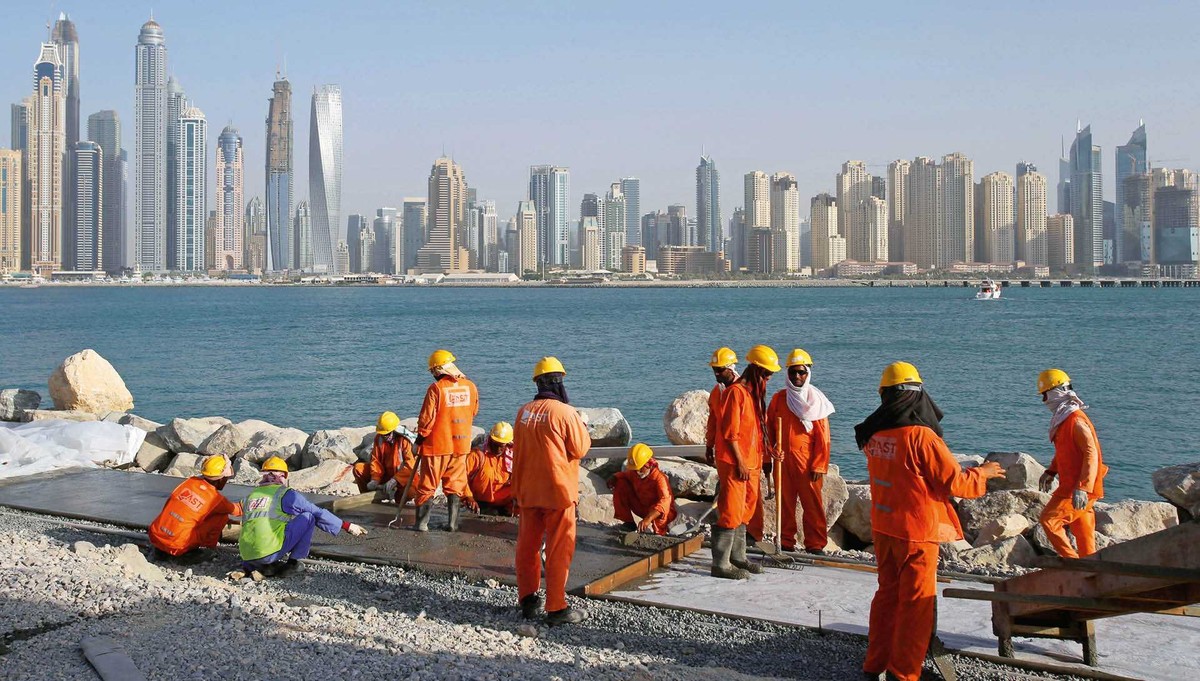Panorama Dubaju widziana z wyspy Palma Dżamira