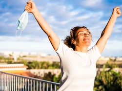 Kiedy wreszcie zobaczymy znaczące zmiany w przebiegu epidemii w Polsce?