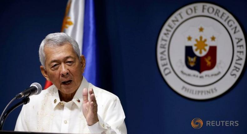 Philippines says no shift in ties with China or U.S.
