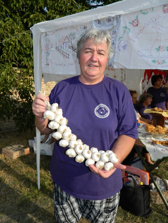 Beli luk nezaobilazan, a još sa slaninicom...