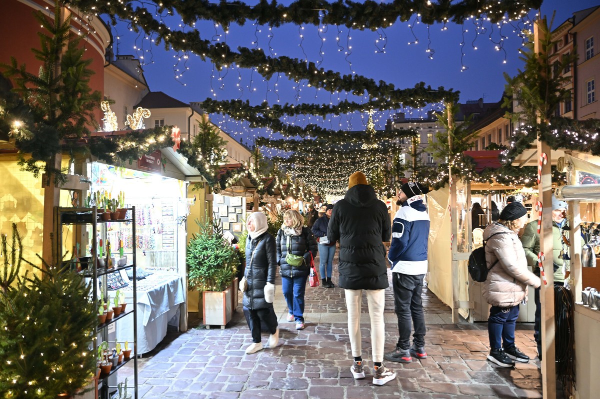 Coraz więcej osób łączy tradycję z technologią. Świąteczne zakupy się zmieniają