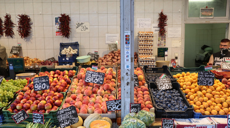 A gyümölcsök mostani ára mellé a Nemzeti Agrárinnovációs Központ tavalyi árait tüntettük fel