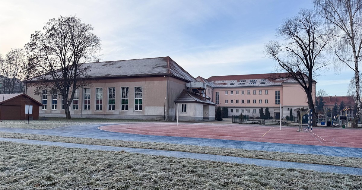 Szkoła w Jeleniej Górze wciąż żyje tragedią Danusi. Strach i trauma nie ustępują