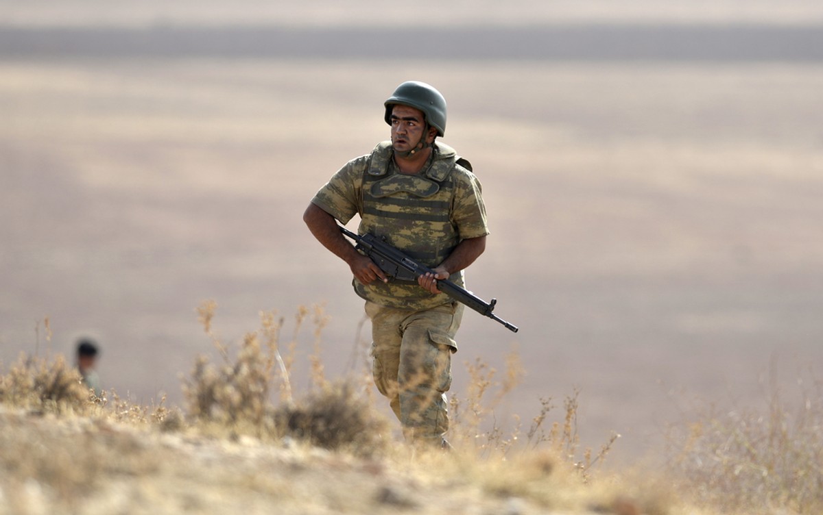 Po pięciu latach wojny domowej PKB Syrii nie przekracza połowy poziomu sprzed wybuchu konfliktu w 2010 r.; tylko w 2015 r. gospodarka Jemenu skurczyła się nawet o 35 proc.; PKB uzależnionej od zysków z eksportu ropy Libii spadł w 2014 r. o 24 proc. - czytamy w raporcie.