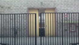 13-miesięczny chłopiec z opuchniętą i posiniaczoną twarzą. Aresztowano konkubenta matki