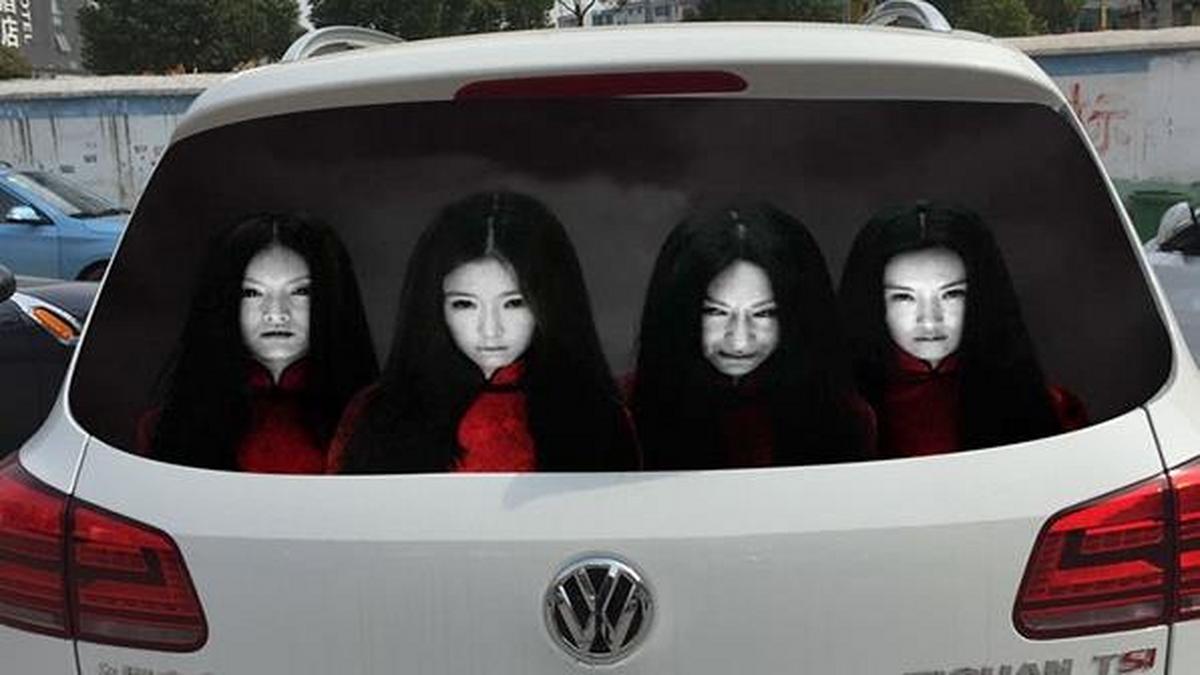 Chiny: na tylnych szybach aut można zobaczyć upiorne postacie
