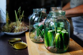 Ovako Rusi KISELE KRASTAVCE: Kažu da im nema ravnih, HRSKAVI SU I PREUKUSNI, a tajna je u 7 začina