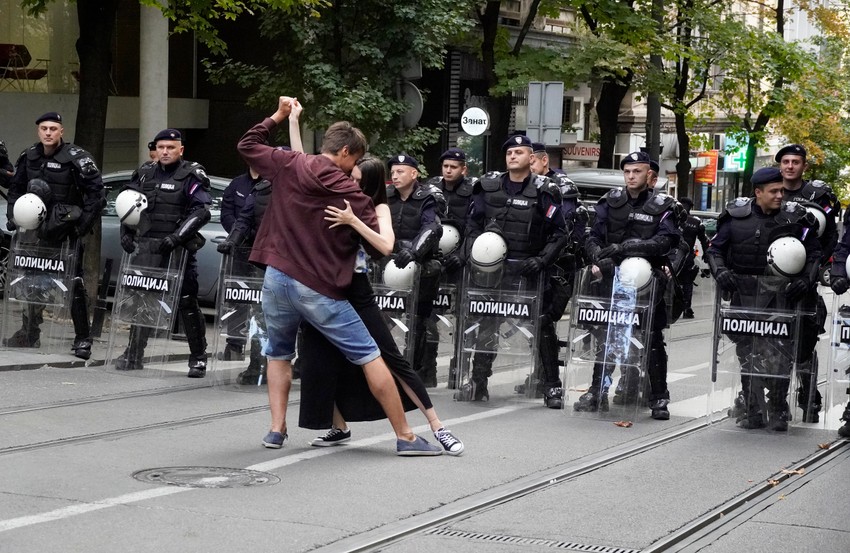 Tango ispred kordona policije