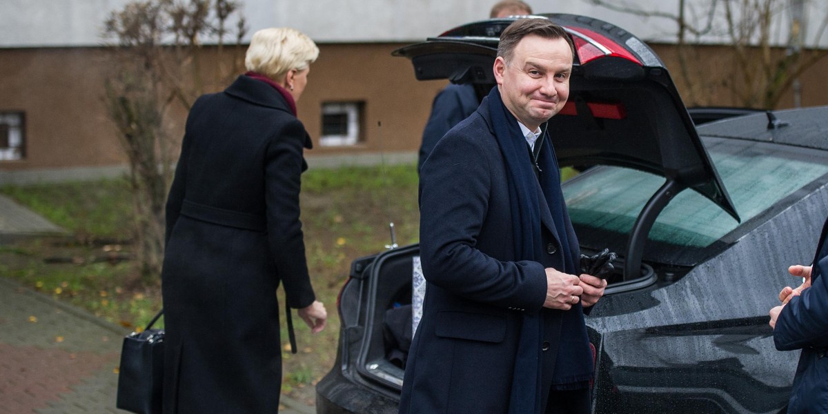 Prezydent Andrzej Duda wraz z żoną Agatą i córką Kingą wyjeżdżają na święta