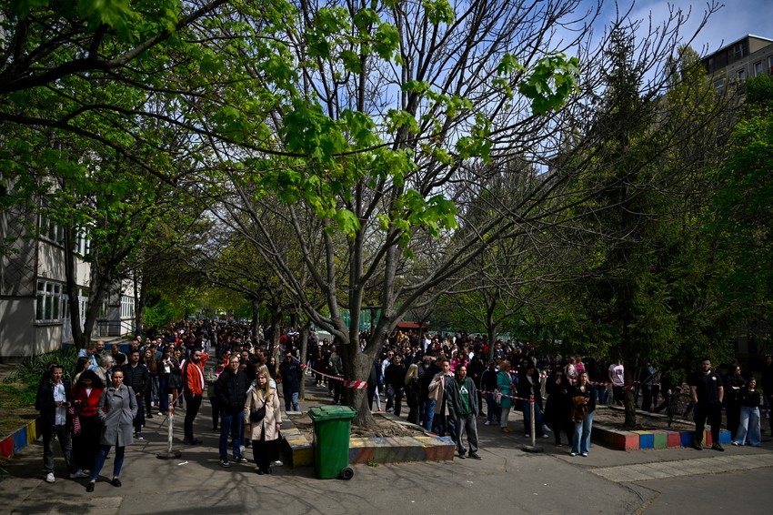 Red za glasanje na izborima u Budimpešti u Mađarskoj 12. aprila