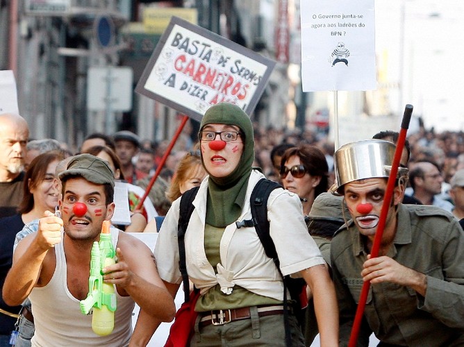 Protestujący w Portugalii