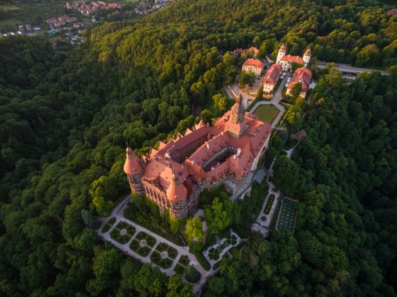 Zamek Książ na weekend. Tarasy pełne kwiatów i bajeczna architektura