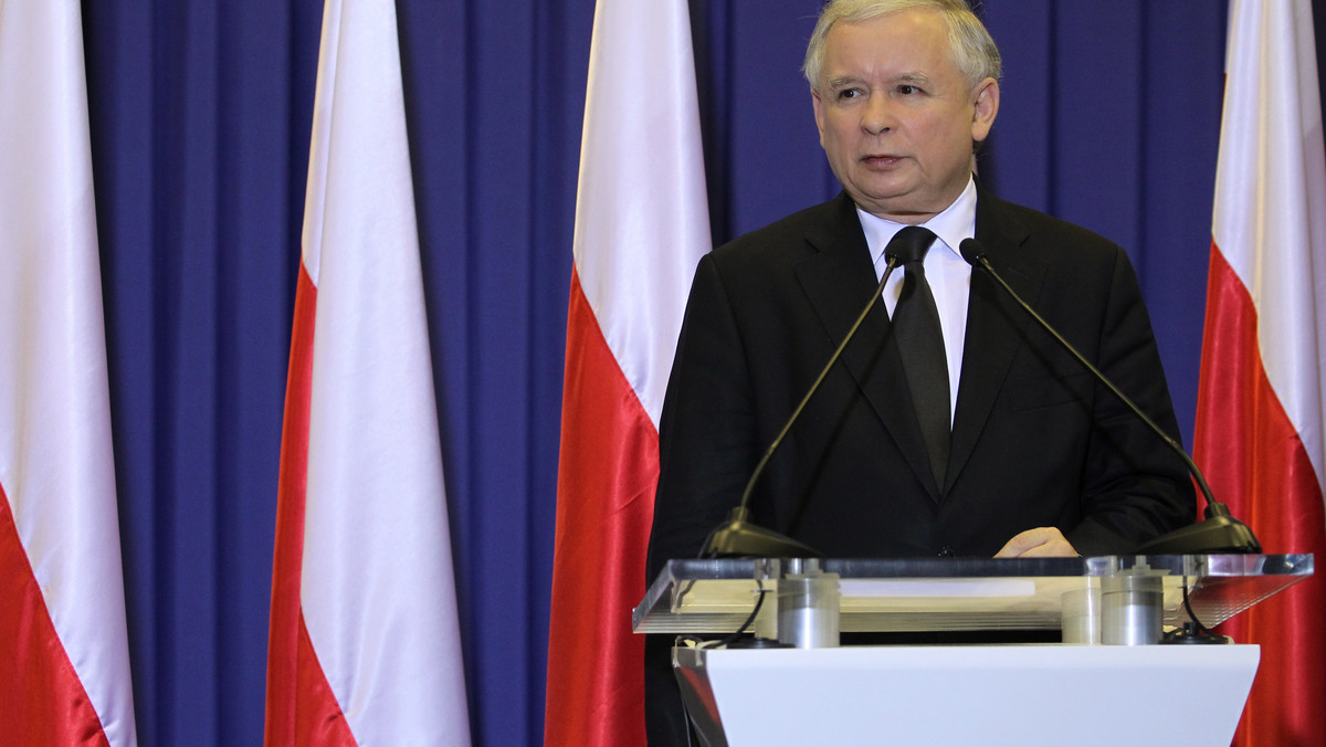 O problemach komunikacyjnych Krakowa związanych z budową drogi S7 mówił w czwartek prezes PiS Jarosław Kaczyński na briefingu w Krakowie. Zapewnił, że w przypadku zwycięstwa PiS w wyborach, droga S7 zostanie dokończona.