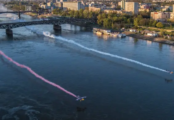 Ekstremalne świętowanie Dnia Flagi. Zobacz wyczyn pilotów w Warszawie