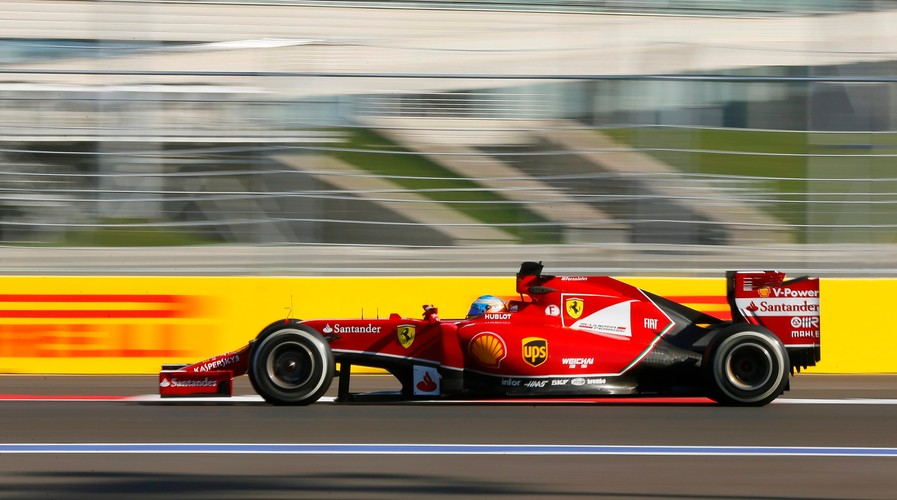 Kierowcy Formuły 1 trenują na torze w Soczi