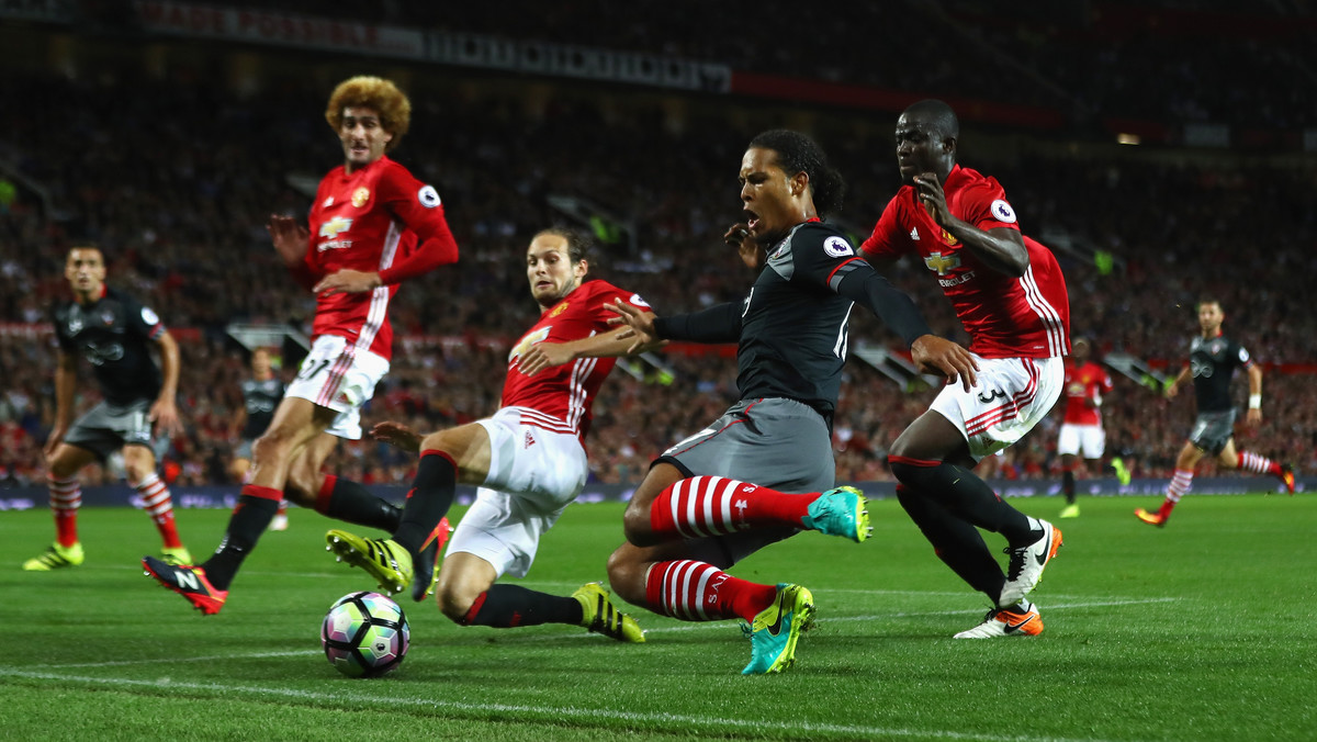 Piłkarze Manchesteru United odnieśli drugie zwycięstwo w drugim meczu obecnego sezonu Premier League. Na Old Trafford Czerwone Diabły ograły Southampton FC 2:0 (1:0), a oba trafienia zapisał na swoim koncie Zlatan Ibrahimovic. Wydarzeniem wieczoru był także debiut Paula Pogby w ekipie Jose Mourinho.