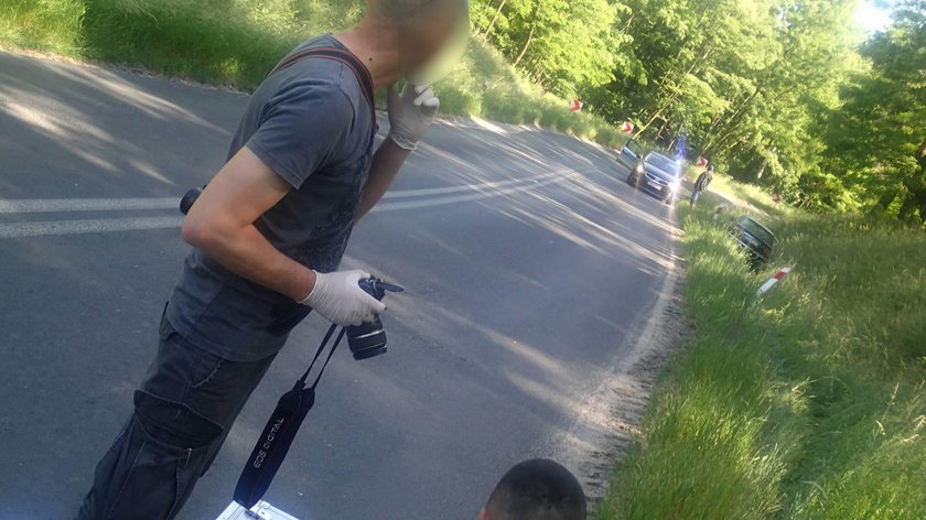 Policyjny pościg w Lubuskiem. Kradziony bus staranował osobówkę