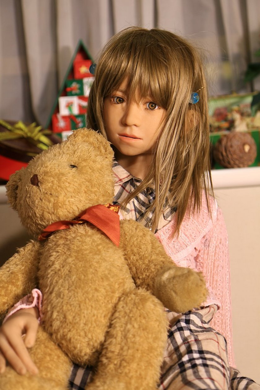 Shin Takagi tworzy lalki, które sprzedaje pedofilom
