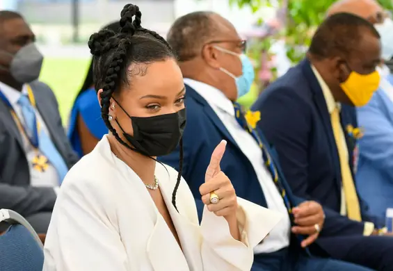 Rihanna dementuje plotki o ciąży. "Do jasnej ch*lery, zapładniacie mnie co roku!"