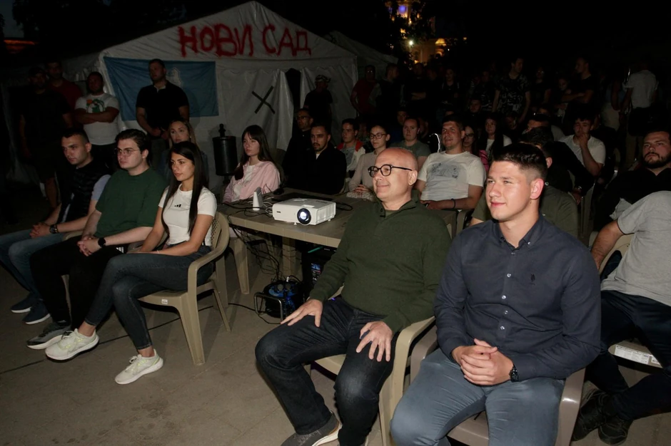 Miloš Vučević sa studentima u Pionirskom parku