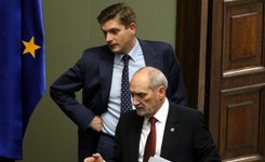 Poseł Kukiz'15: Macierewicz zaczyna działać na własną rękę, to może zagrażać armii