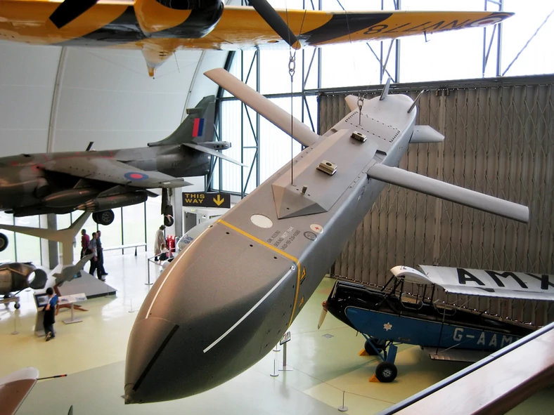 Brytyjska odmiana pocisku SCALP w muzeum RAF