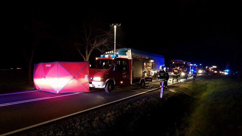 Makabryczny wypadek pod Człuchowem. Nie żyją trzy osoby, dwie są ranne