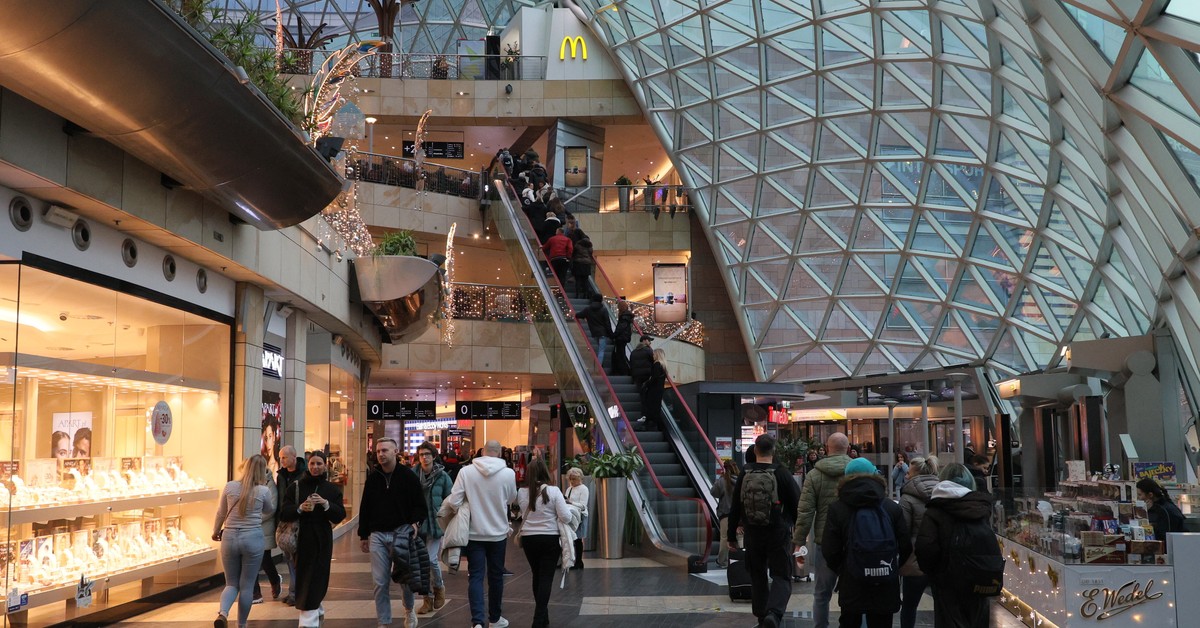 Sklepy otwarte w Trzech Króli 06.01.2026. Zakupy w Lidlu, Biedronce, galerii handlowej czy tylko w Żabce? Jakie sklepy są dzisiaj otwarte?