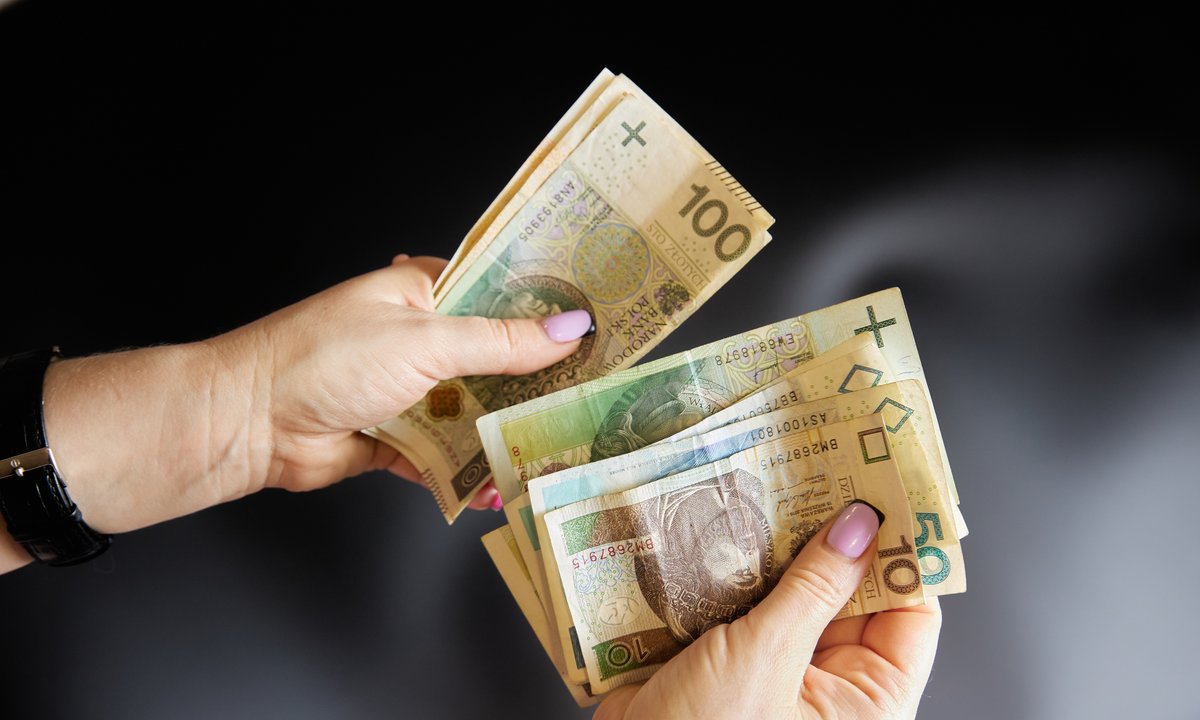 75-latka straciła głowę dla "amerykańskiego żołnierza". Oszukał ją na 200 tys. zł