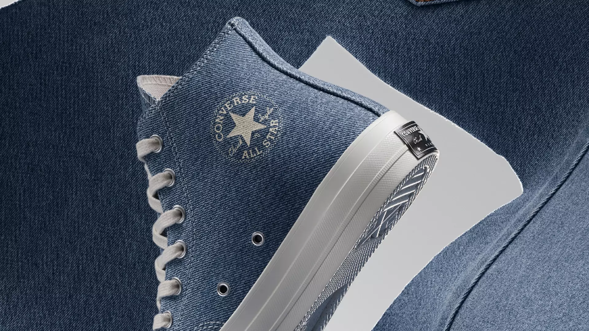 Jedna para jeansów to jedna para butów. Converse zamienia stary denim na nowe trampki