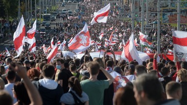 Protesty na Białorusi. Ludzie zebrali się tłumnie także w małych miastach [RELACJA NA ŻYWO]