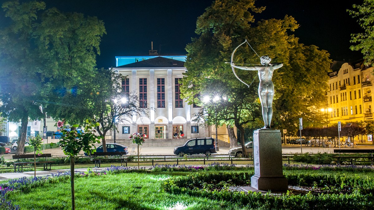 Nowa kasa, punkt informacyjny, przestrzeń spotkań i multimedialna galeria spektakli. Teatr Polski w Bydgoszczy jeszcze bliżej widza. Dzięki współpracy z Centrum Handlowym Auchan Bydgoszcz Teatr zaprasza do nowej przestrzeni już od 15 stycznia. Weekend otwarcia będzie pełen promocji.