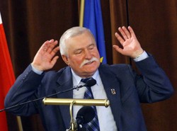 "Wałęsa powinien zamilknąć"
