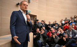 Tusk: Przez fochy Ziobry Polacy nie mają dostępu do setek miliardów złotych, które im się należą