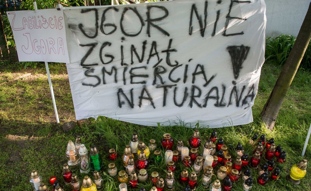 Protestowali po śmierci 25-letniego Igora. "Policjantów obrzucono kamieniami, racami i petardami"