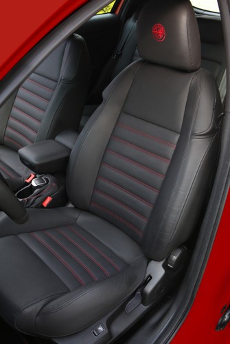 Alfa Romeo Giulietta 1750 TBI/235 KM w wersji Quadrifoglio Verde, czyli Monica Bellucci na torze