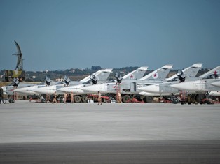 Były przyjaciel wbija nóż w plecy? Wielka baza w ogniu