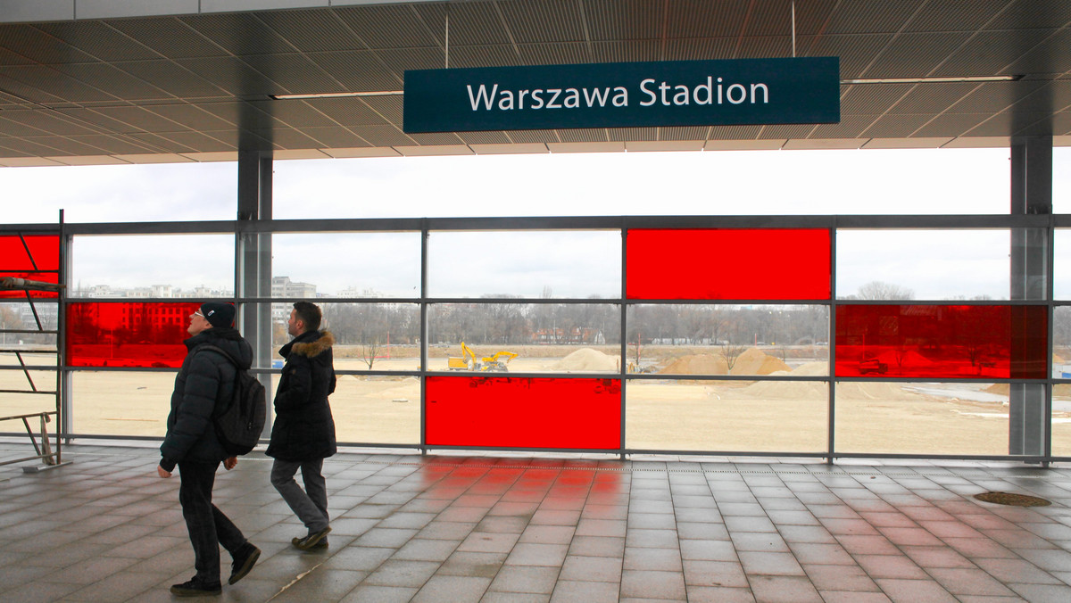 Nareszcie. Lada dzień zostanie otwarty dla pasażerów wyremontowany dworzec kolejowy Warszawa Stadion. Nadzór budowlany wydał już zgodę na jego użytkowanie. Jak zapewnia spółka PKP Polskie Linie Kolejowe trwają już tylko uzgodnienia z przewoźnikami i możliwe, że pierwsi podróżni wysiądą na nowym dworcu w piątek.