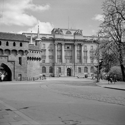 Gmach Narodowego Banku Polskiego w Krakowie. Fot. Henryk Hermanowicz, lata 60. XX w.