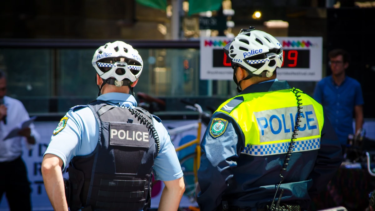 Funkcjonariusze, twierdząc, że szukają narkotyków, kazali kobiecie wyjąć tampon przed kasynem w Sydney - ujawnił raport specjalnej komisji ze śledztwa na temat nadużyć australijskiej policji.
